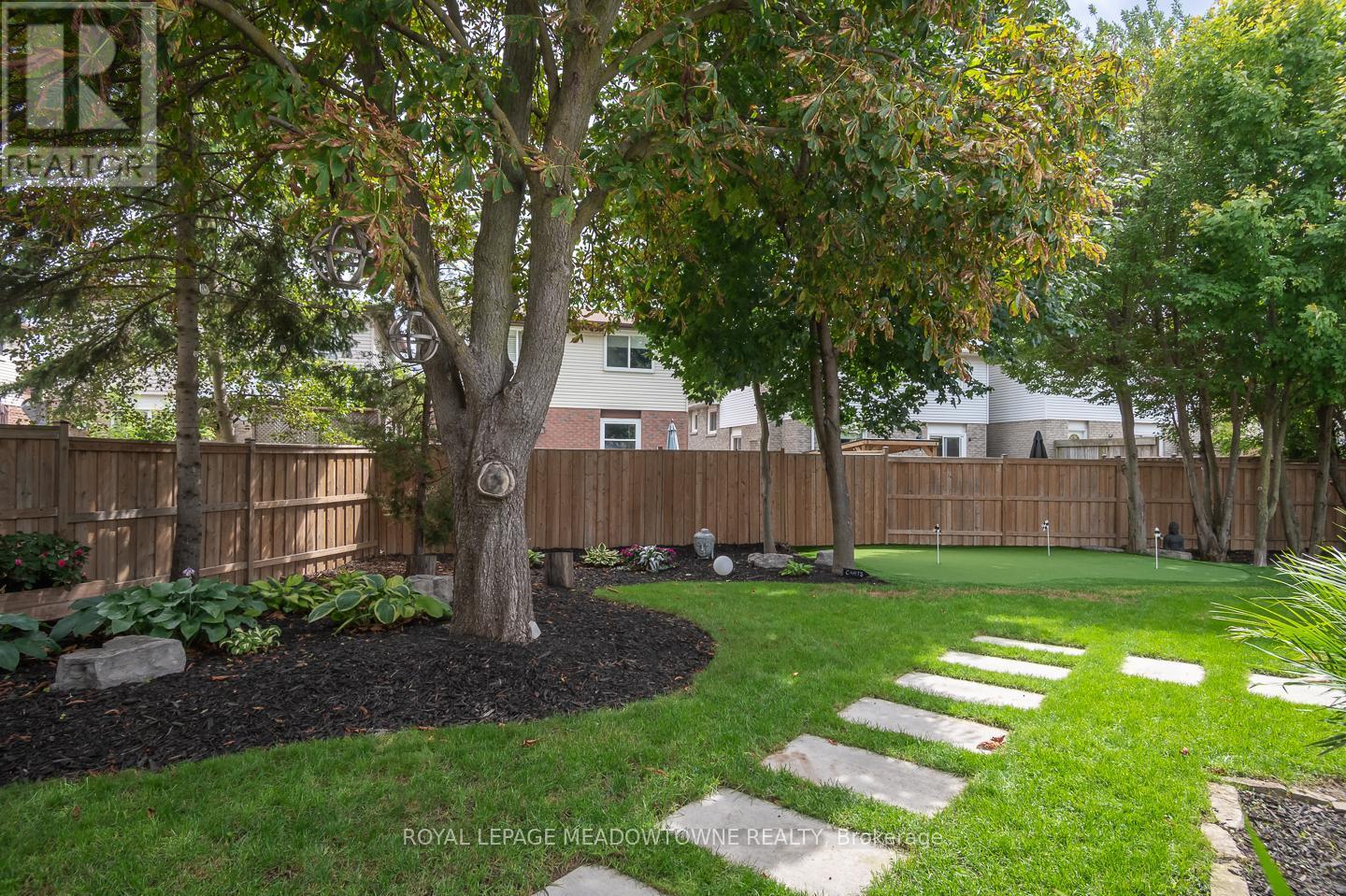 












613 FOSTER COURT

,
Milton,




Ontario
L9T4P1

