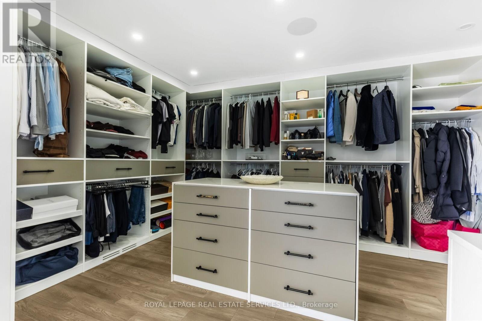 












12 JULIAN DRIVE

,
Brampton,




Ontario
L6P0L2

