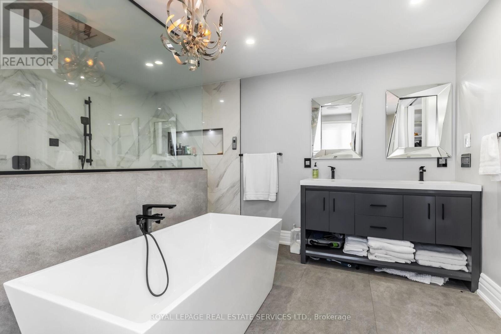 












12 JULIAN DRIVE

,
Brampton,




Ontario
L6P0L2

