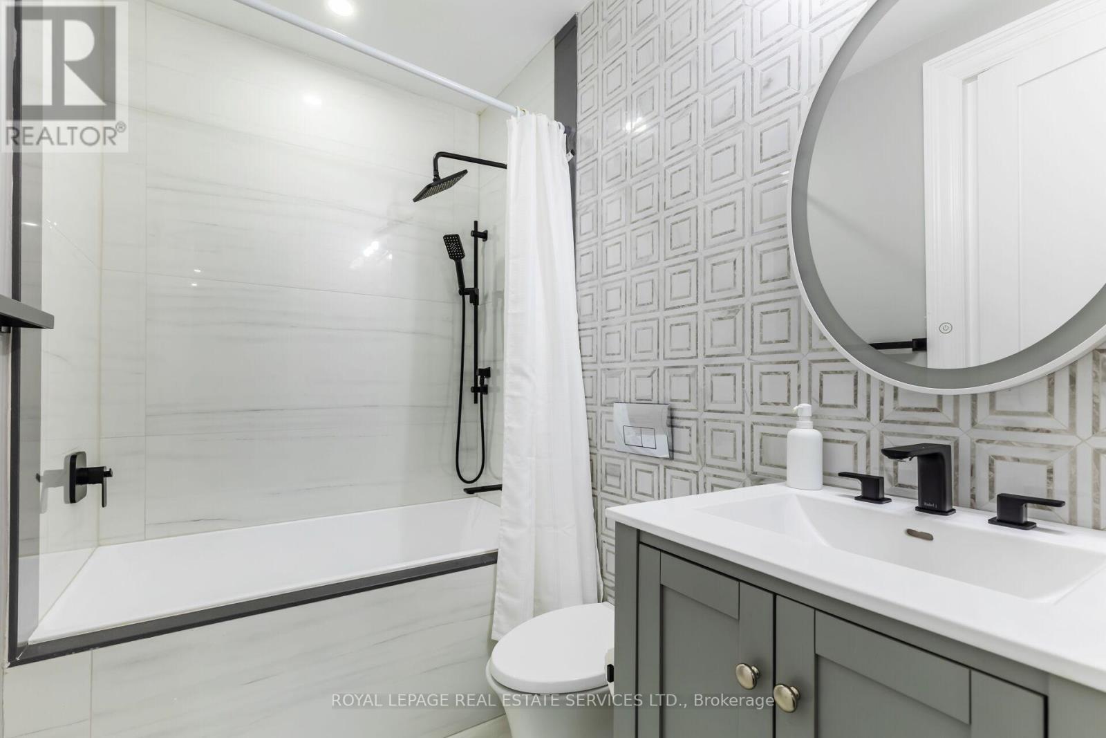 












12 JULIAN DRIVE

,
Brampton,




Ontario
L6P0L2

