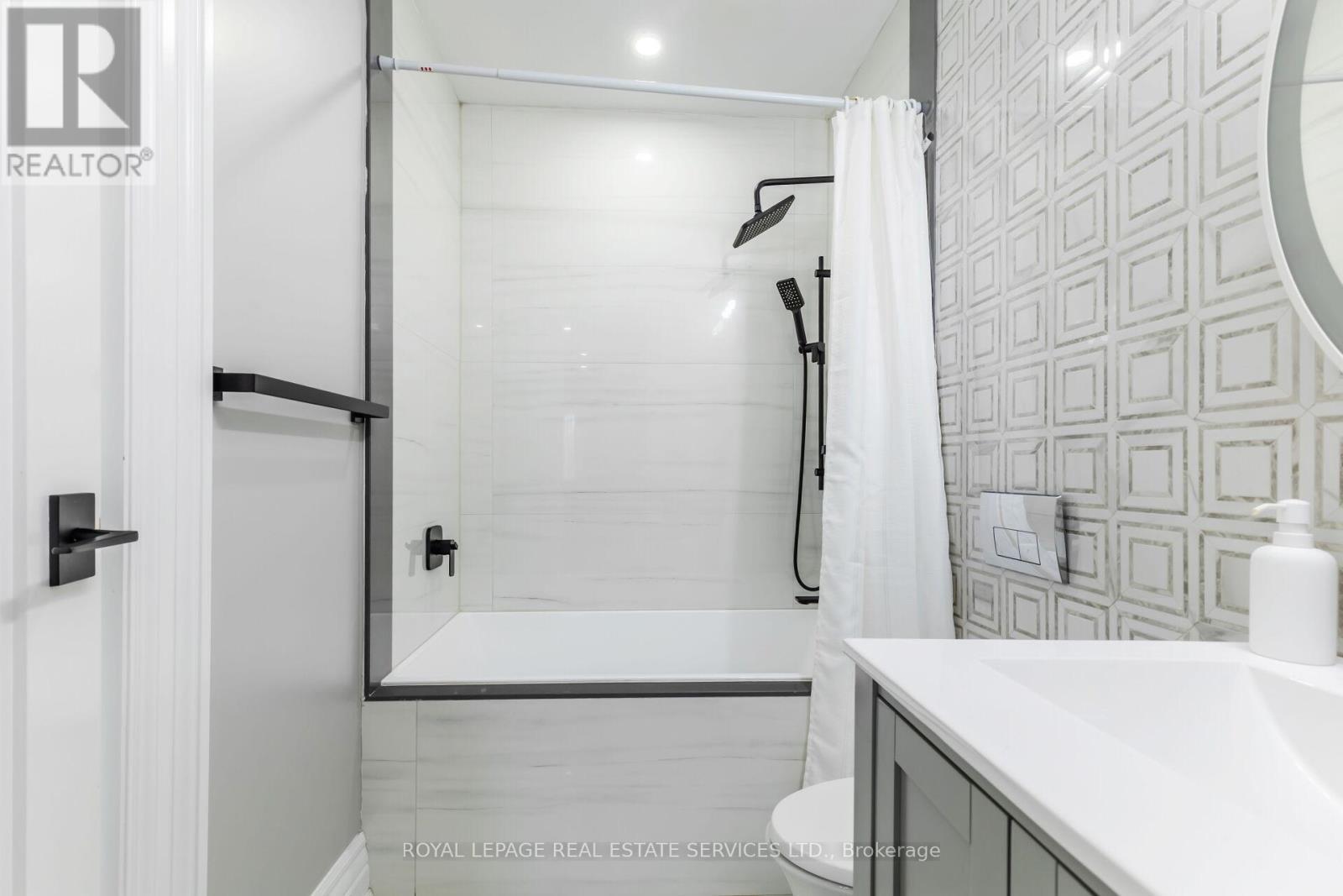 












12 JULIAN DRIVE

,
Brampton,




Ontario
L6P0L2

