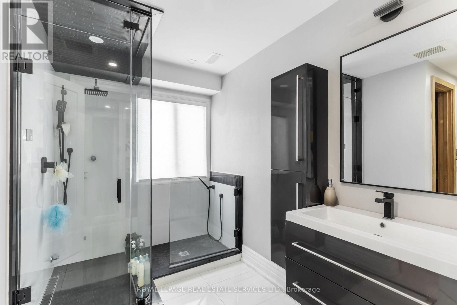 












12 JULIAN DRIVE

,
Brampton,




Ontario
L6P0L2

