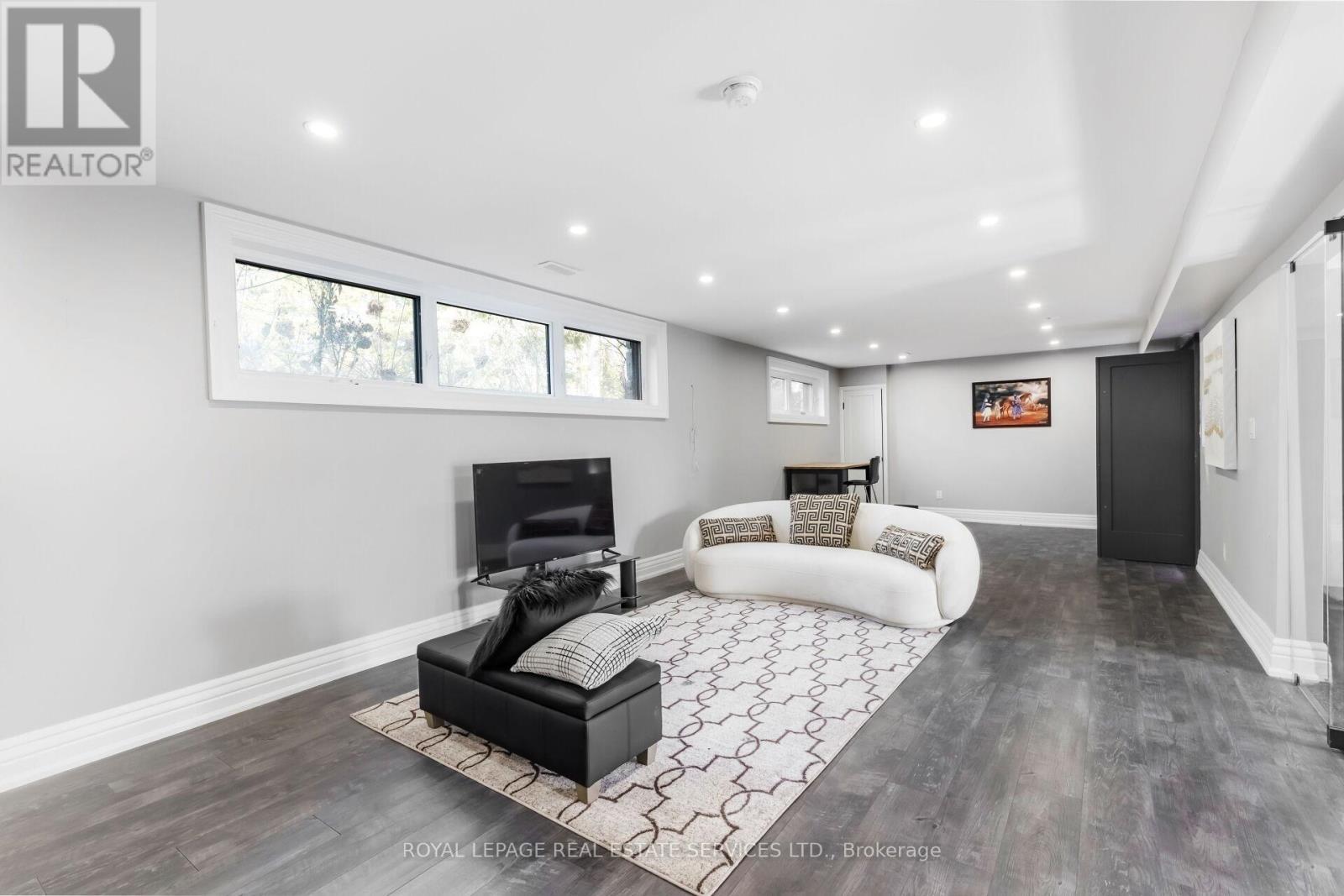 












12 JULIAN DRIVE

,
Brampton,




Ontario
L6P0L2

