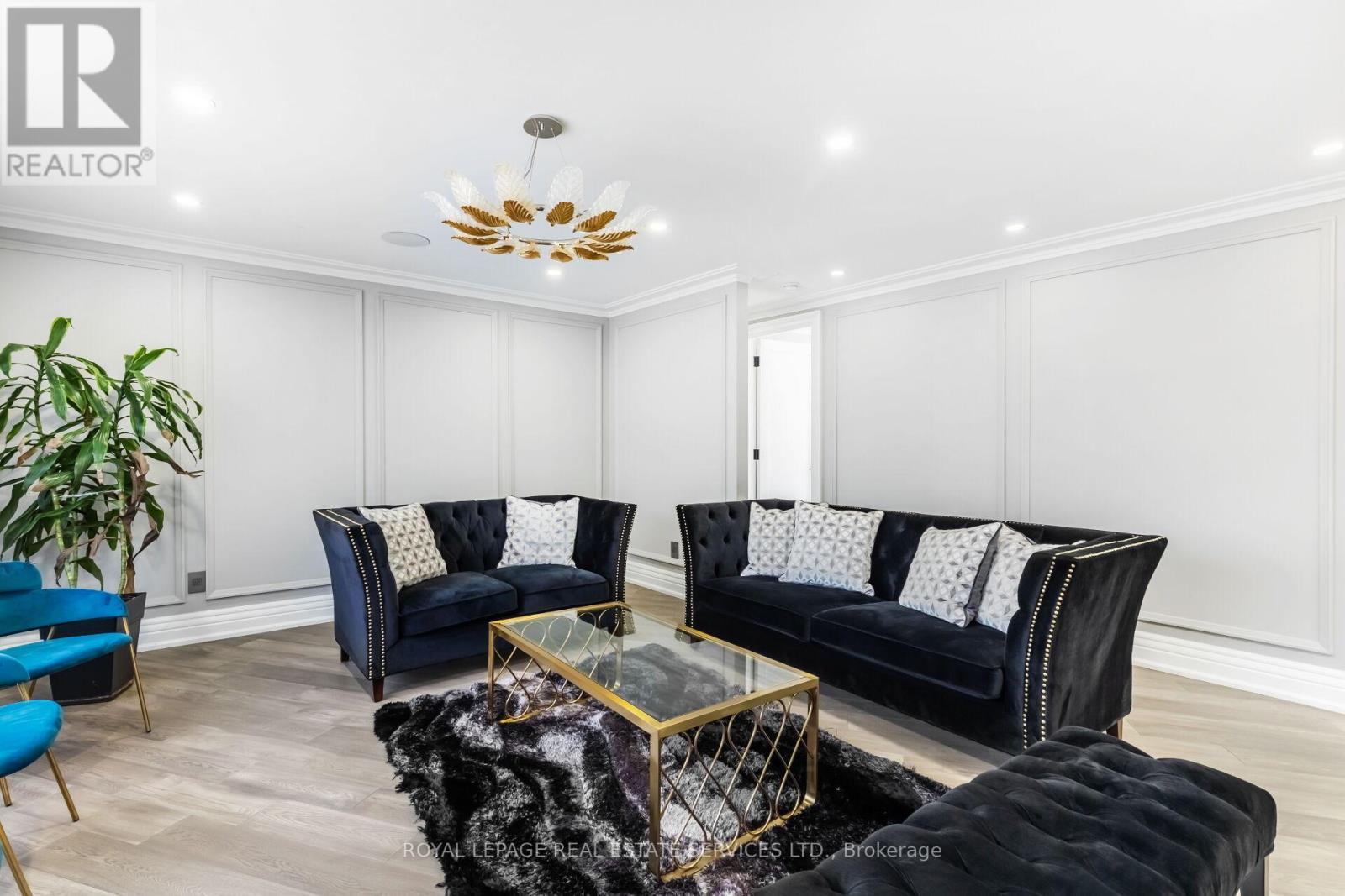 












12 JULIAN DRIVE

,
Brampton,




Ontario
L6P0L2

