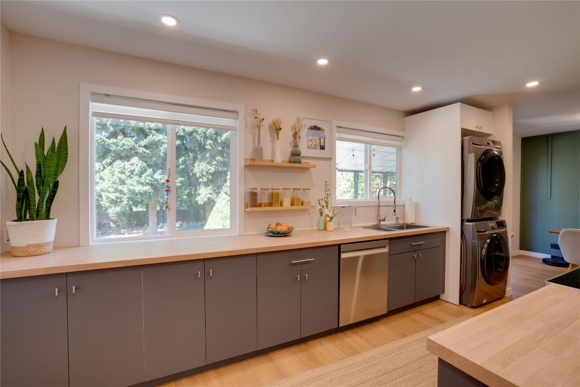 









1802


43

Street,
Vernon,




BC
V1T 6W8

