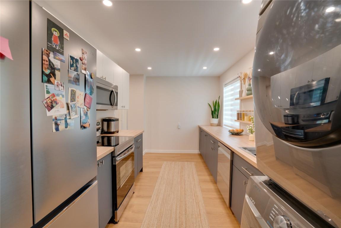 









1802


43

Street,
Vernon,




BC
V1T 6W8

