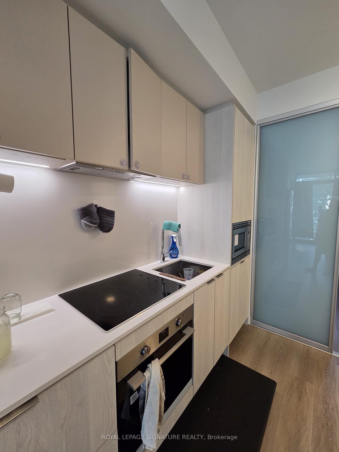









86


Dundas

Street East, 314,
Mississauga,




ON
L5A 1W4

