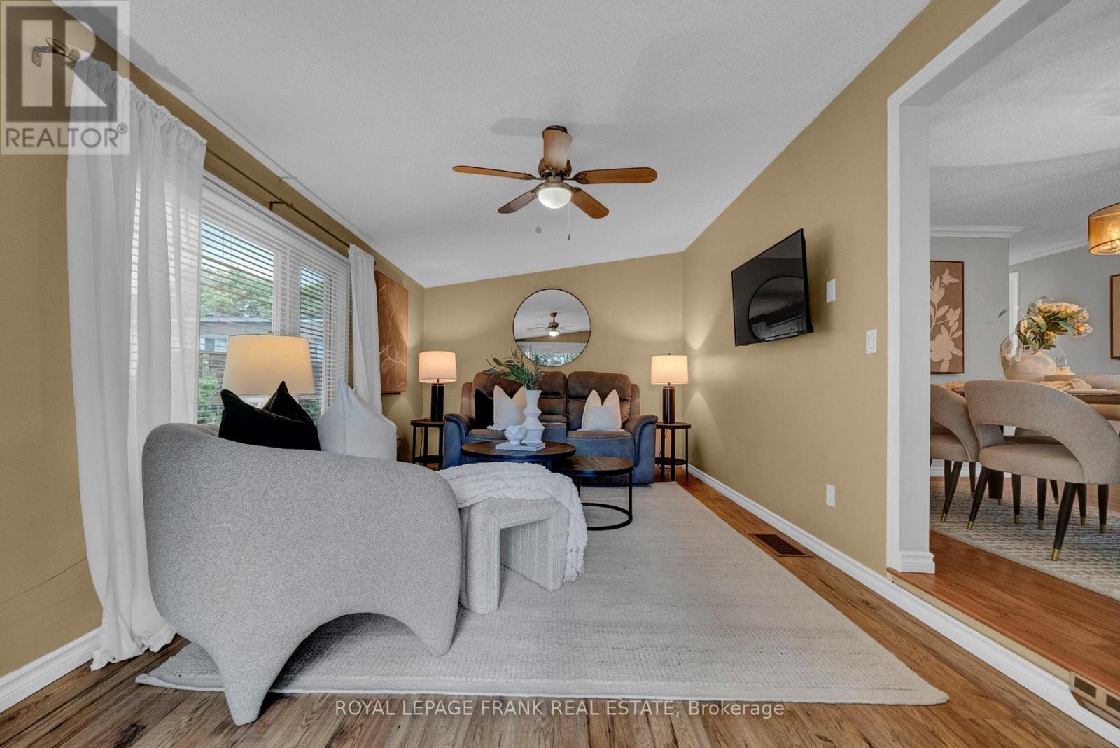 












26 PINERIDGE CRESCENT

,
Clarington (Newcastle),




Ontario
L1B1B9

