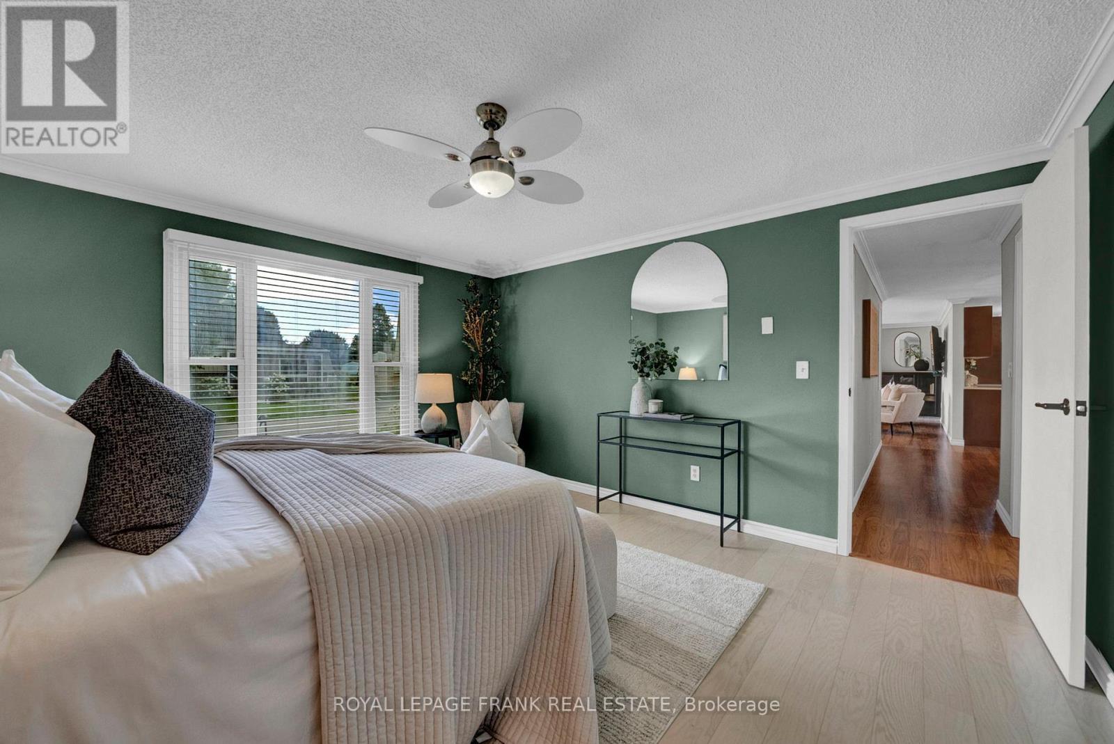 












26 PINERIDGE CRESCENT

,
Clarington (Newcastle),




Ontario
L1B1B9

