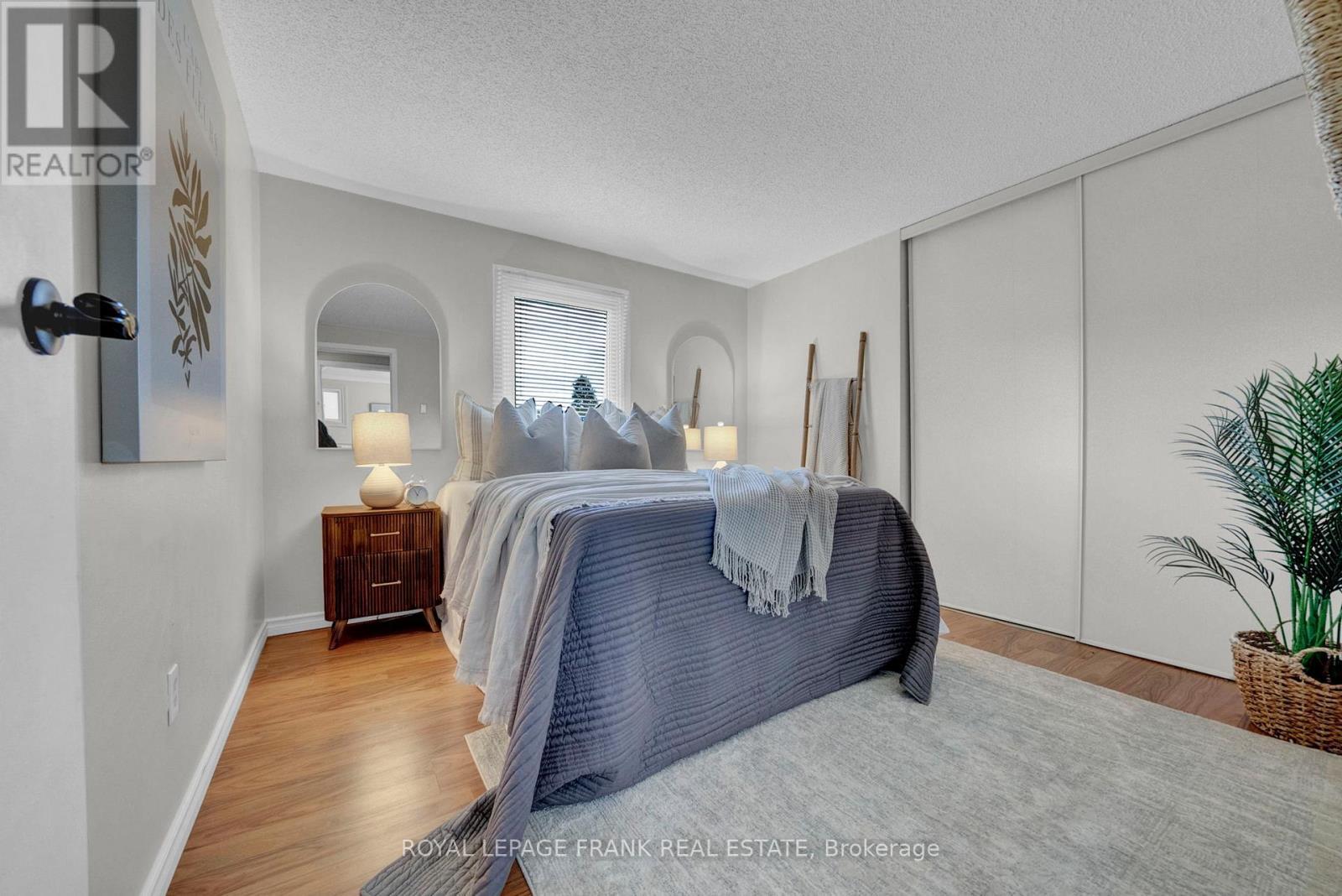 












26 PINERIDGE CRESCENT

,
Clarington (Newcastle),




Ontario
L1B1B9


