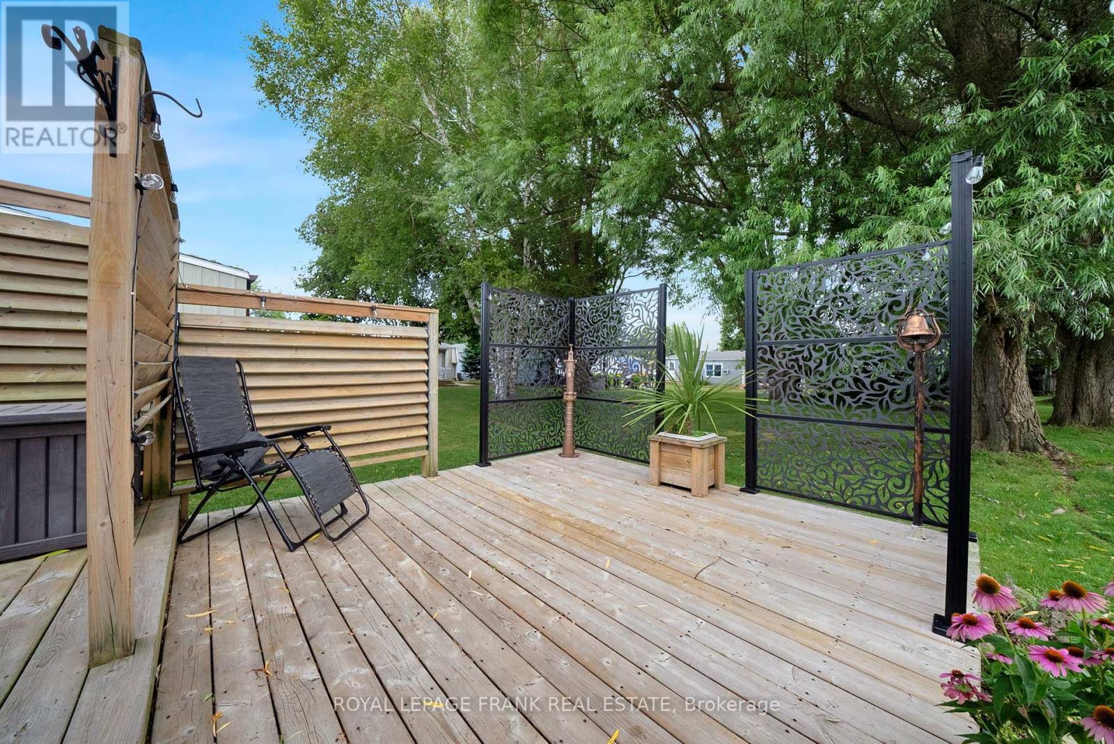












26 PINERIDGE CRESCENT

,
Clarington (Newcastle),




Ontario
L1B1B9

