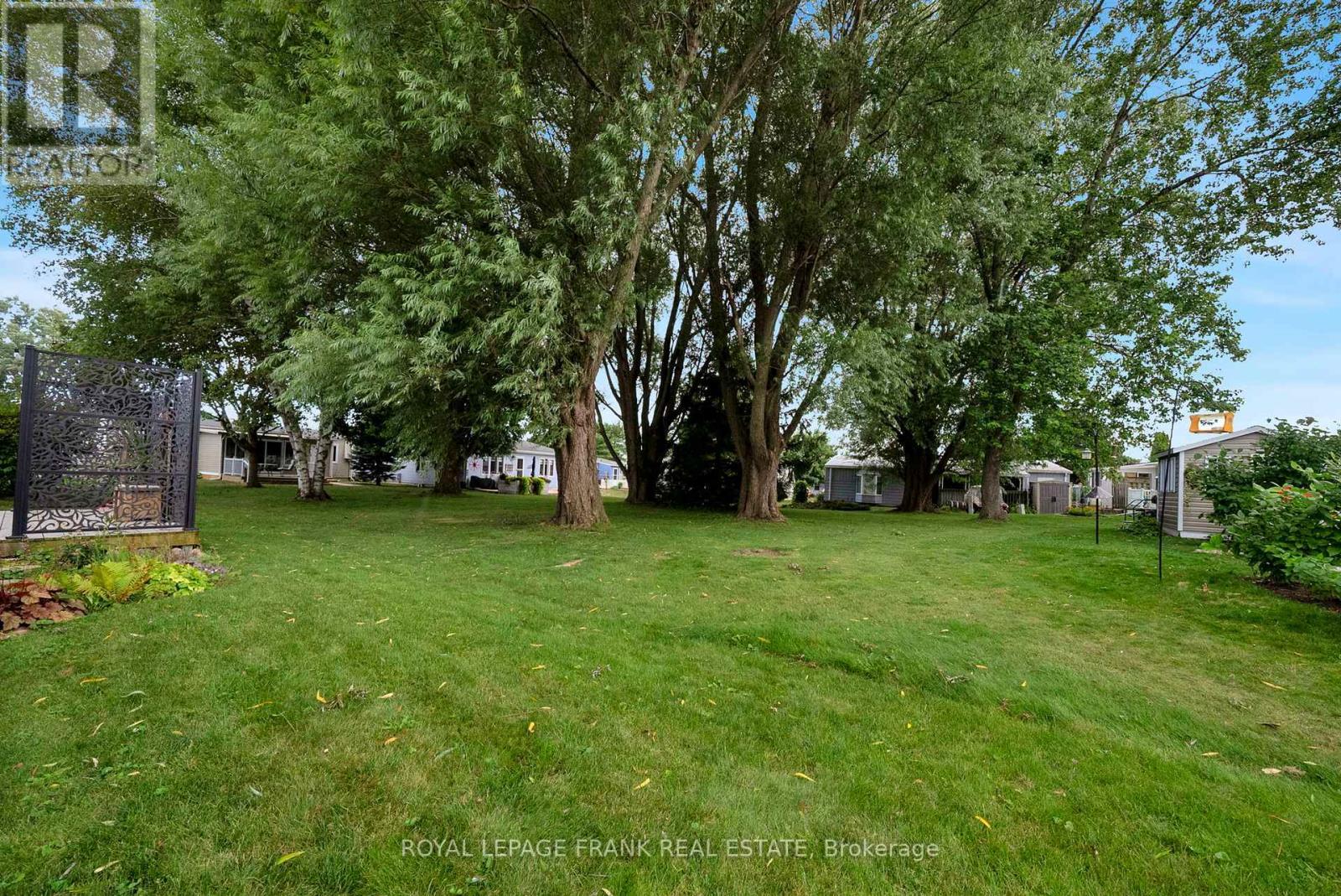 












26 PINERIDGE CRESCENT

,
Clarington (Newcastle),




Ontario
L1B1B9

