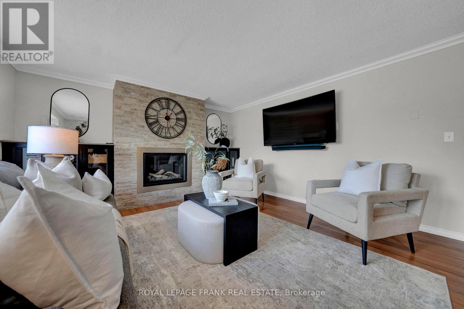 












26 PINERIDGE CRESCENT

,
Clarington (Newcastle),




Ontario
L1B1B9

