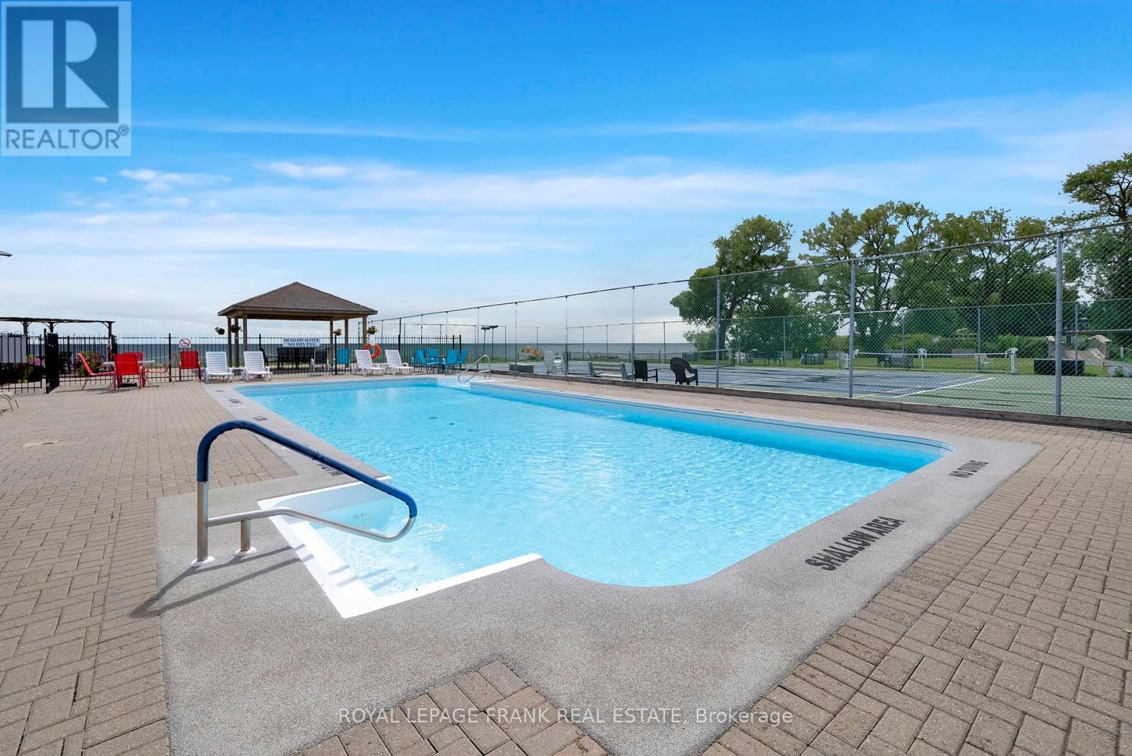 












26 PINERIDGE CRESCENT

,
Clarington (Newcastle),




Ontario
L1B1B9


