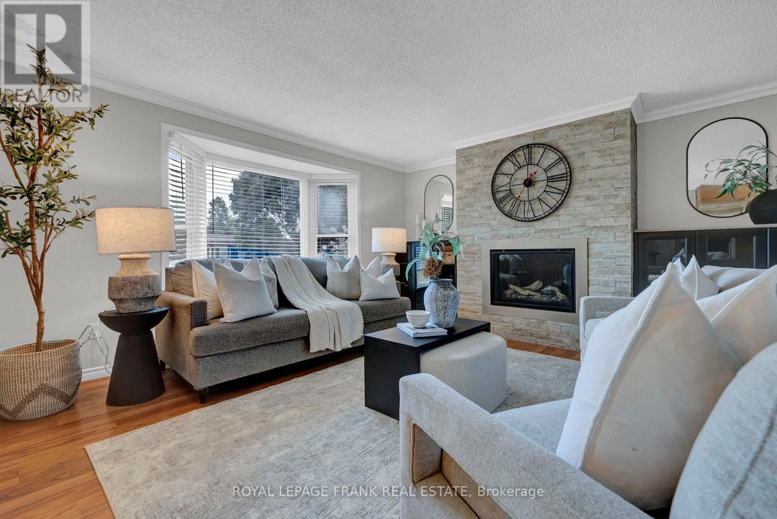 












26 PINERIDGE CRESCENT

,
Clarington (Newcastle),




Ontario
L1B1B9

