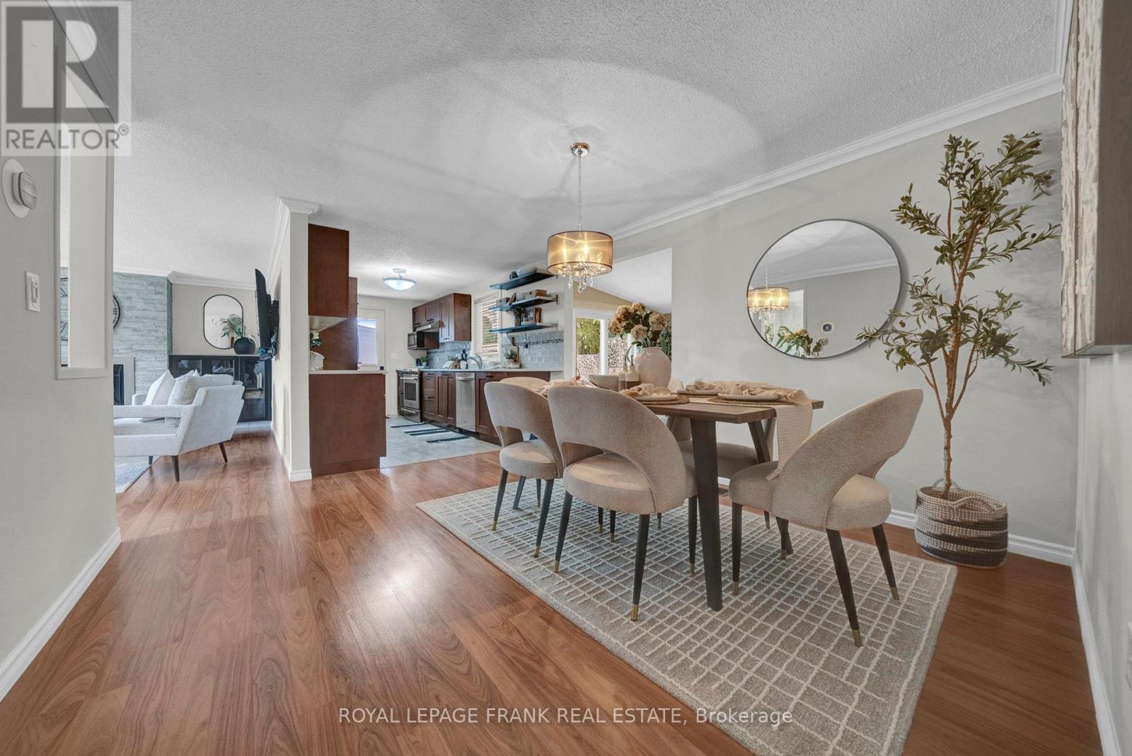 












26 PINERIDGE CRESCENT

,
Clarington (Newcastle),




Ontario
L1B1B9

