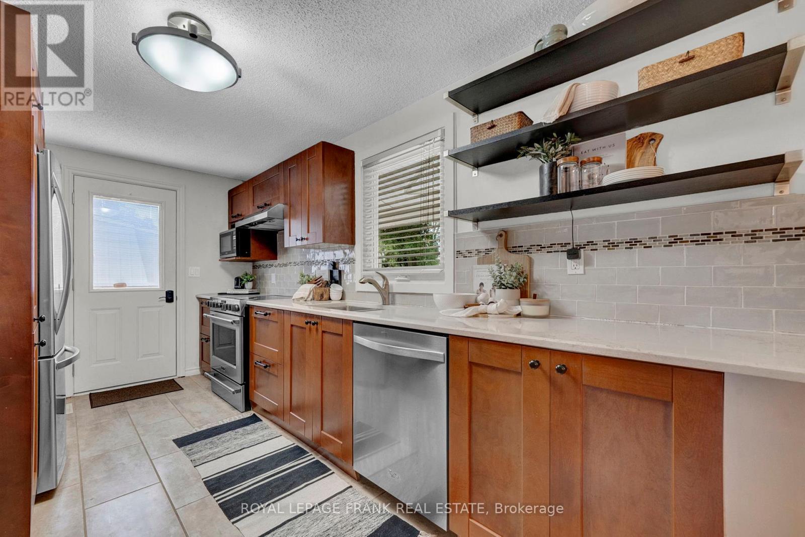 












26 PINERIDGE CRESCENT

,
Clarington (Newcastle),




Ontario
L1B1B9

