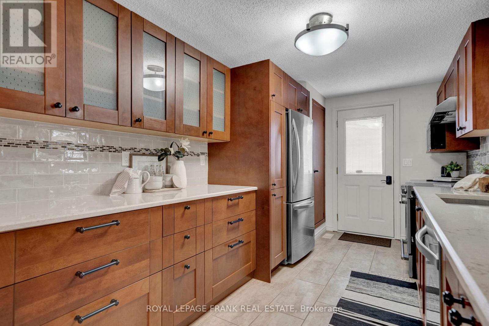 












26 PINERIDGE CRESCENT

,
Clarington (Newcastle),




Ontario
L1B1B9

