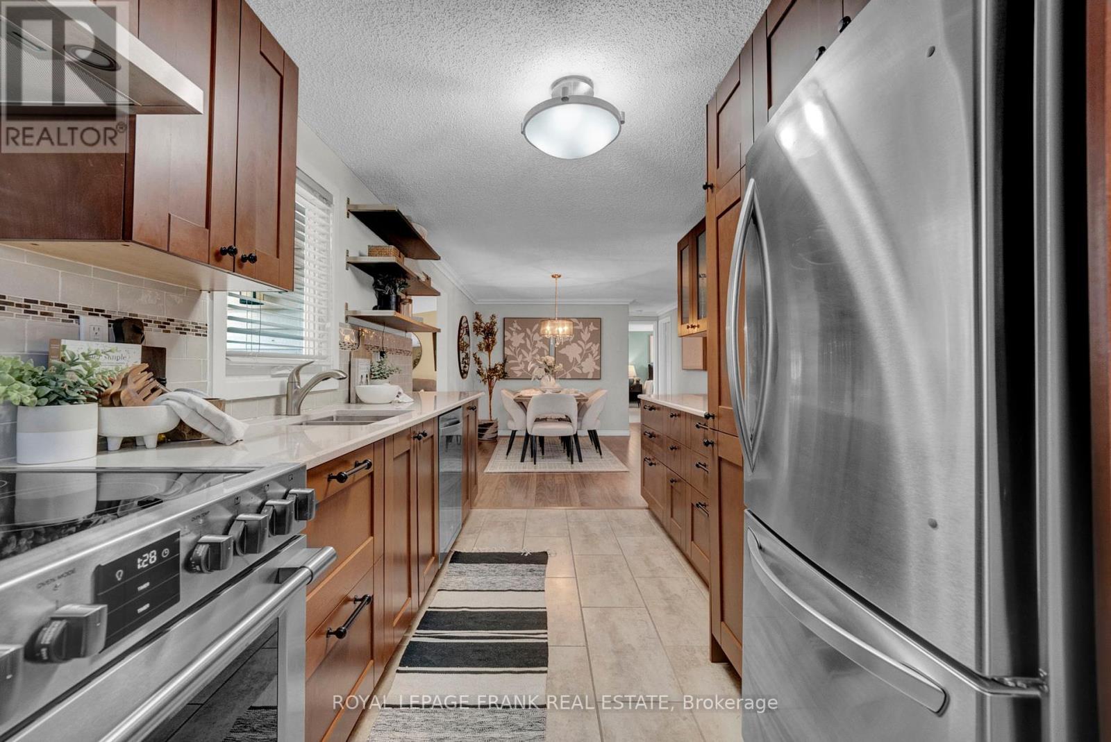 












26 PINERIDGE CRESCENT

,
Clarington (Newcastle),




Ontario
L1B1B9

