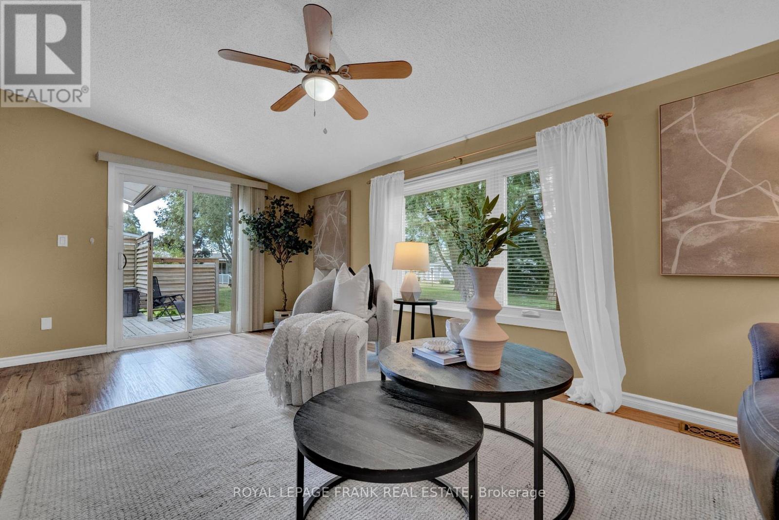 












26 PINERIDGE CRESCENT

,
Clarington (Newcastle),




Ontario
L1B1B9

