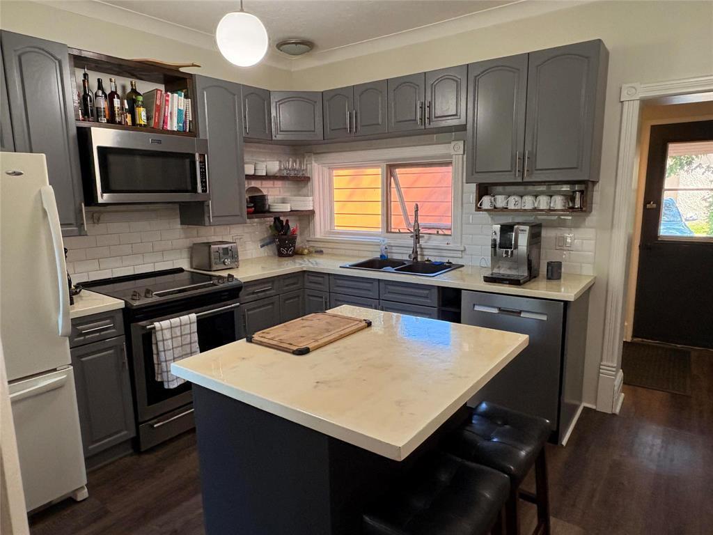 












402 Clark Avenue

,
Killarney,




Manitoba
R0K1G0

