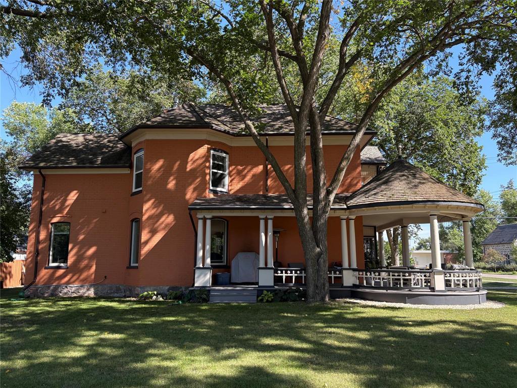 












402 Clark Avenue

,
Killarney,




Manitoba
R0K1G0

