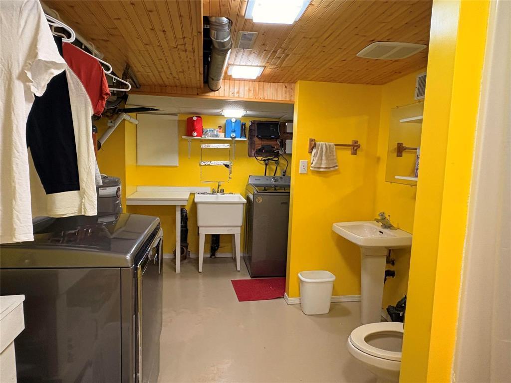 












402 Clark Avenue

,
Killarney,




Manitoba
R0K1G0

