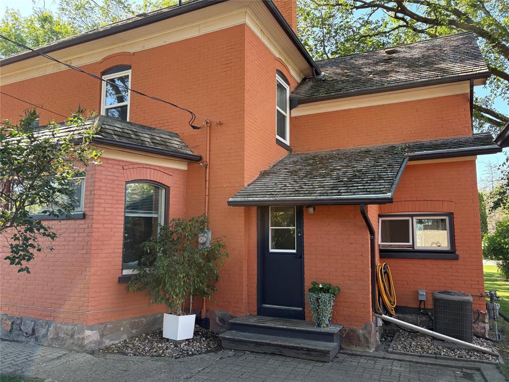 












402 Clark Avenue

,
Killarney,




Manitoba
R0K1G0


