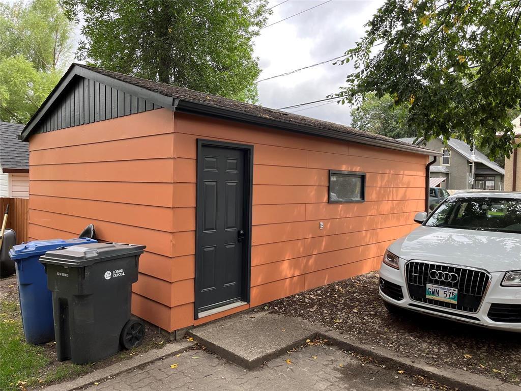 












402 Clark Avenue

,
Killarney,




Manitoba
R0K1G0

