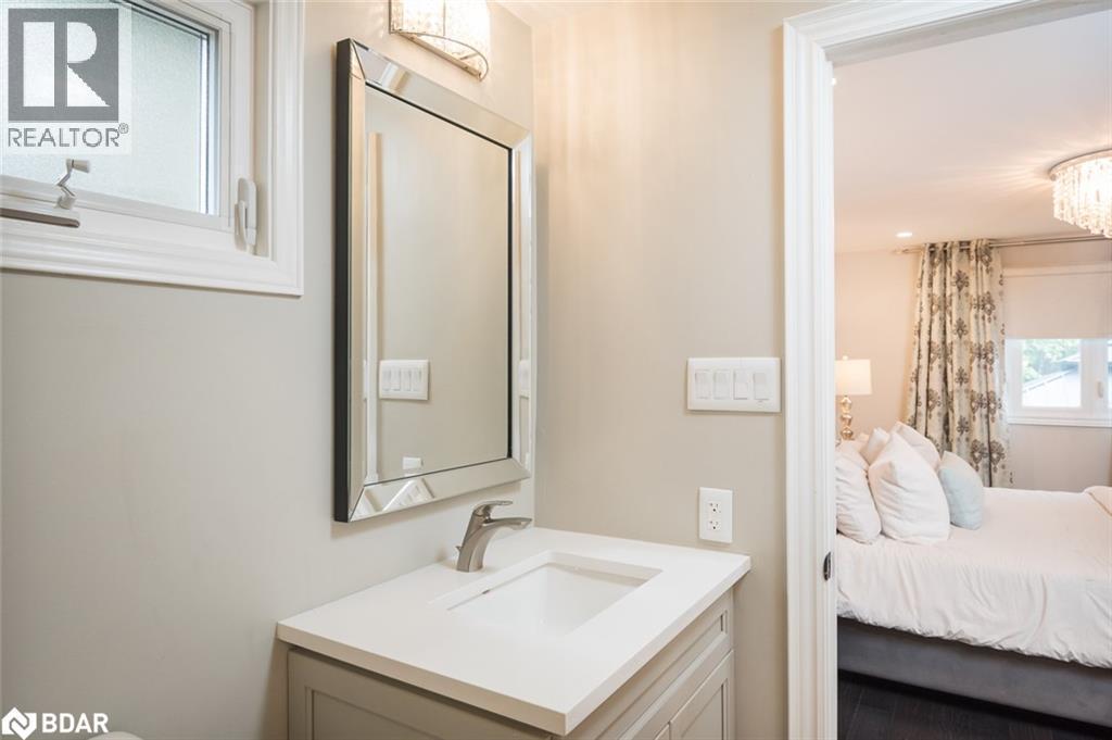 












613 FOSTER Court

,
Milton,




Ontario
L9T4P1

