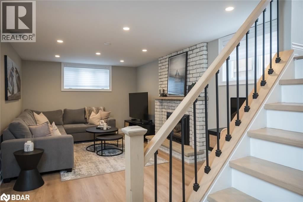 












613 FOSTER Court

,
Milton,




Ontario
L9T4P1


