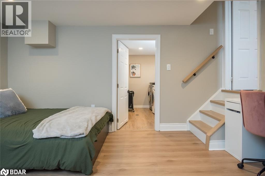 












613 FOSTER Court

,
Milton,




Ontario
L9T4P1

