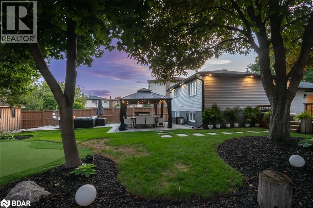 












613 FOSTER Court

,
Milton,




Ontario
L9T4P1

