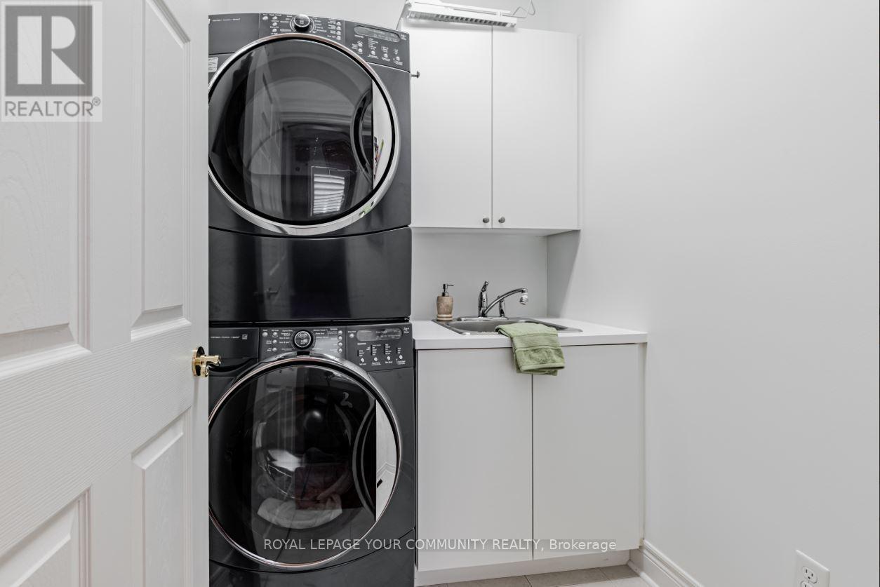 












303 BABE'S WAY

,
Whitchurch-Stouffville,




Ontario
L4A0K5

