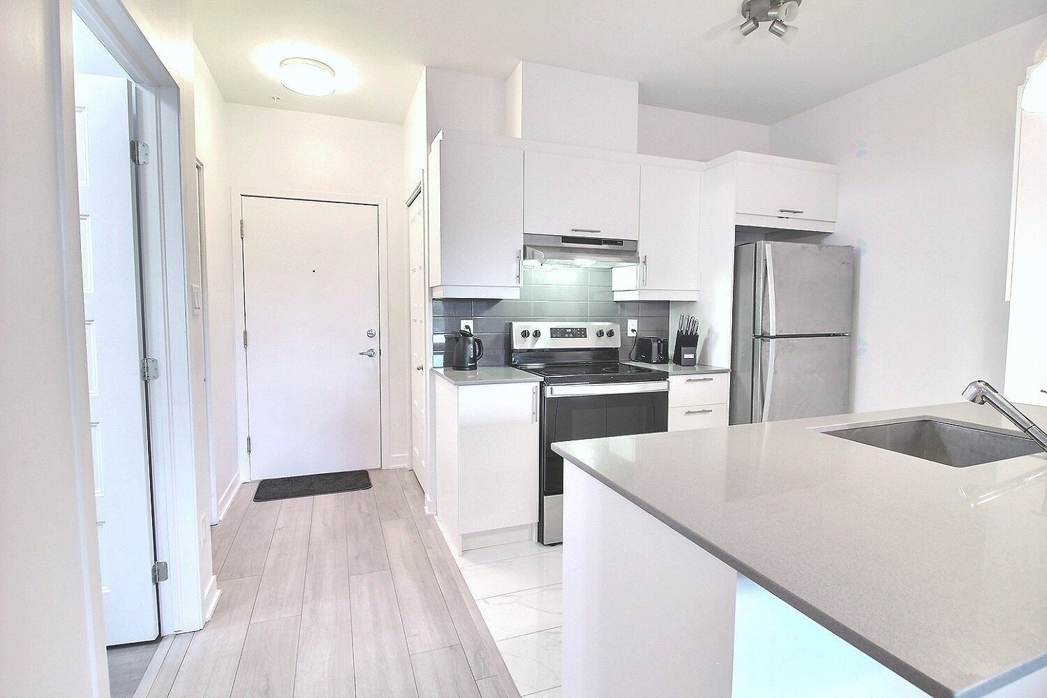 









2530


Rue Maurice-Savoie

, 113,
Longueuil (Le Vieux-Longueuil),




QC
J4N0K2

