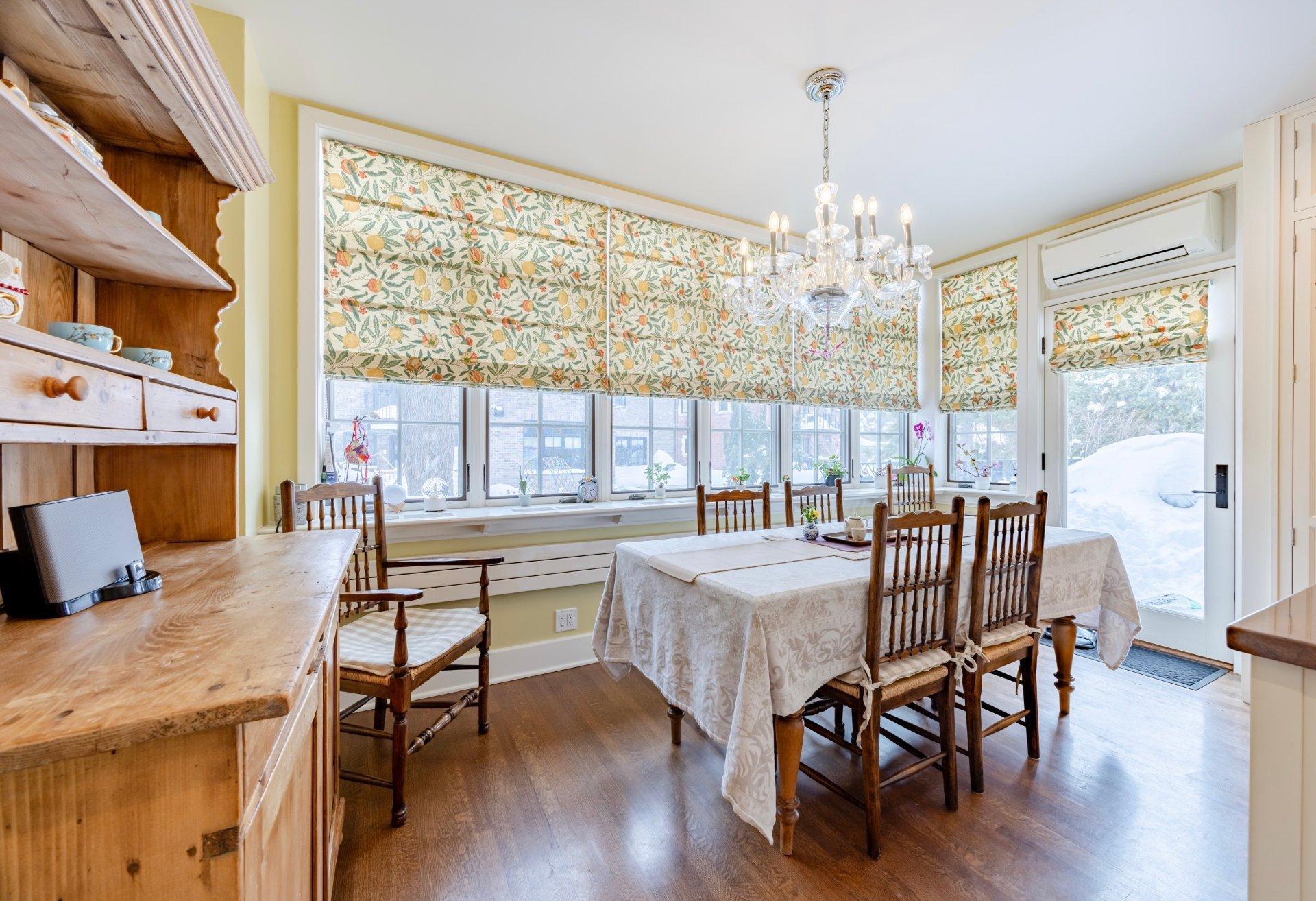 









3458


Av. Holton

,
Montréal (Ville-Marie),




QC
H3Y2G5

