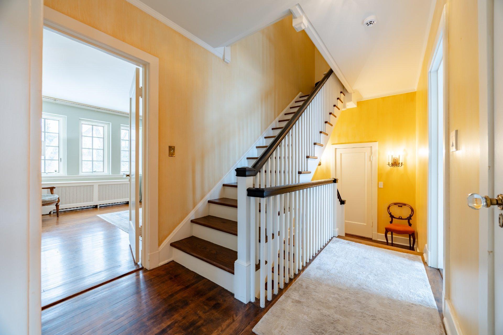 









3458


Av. Holton

,
Montréal (Ville-Marie),




QC
H3Y2G5

