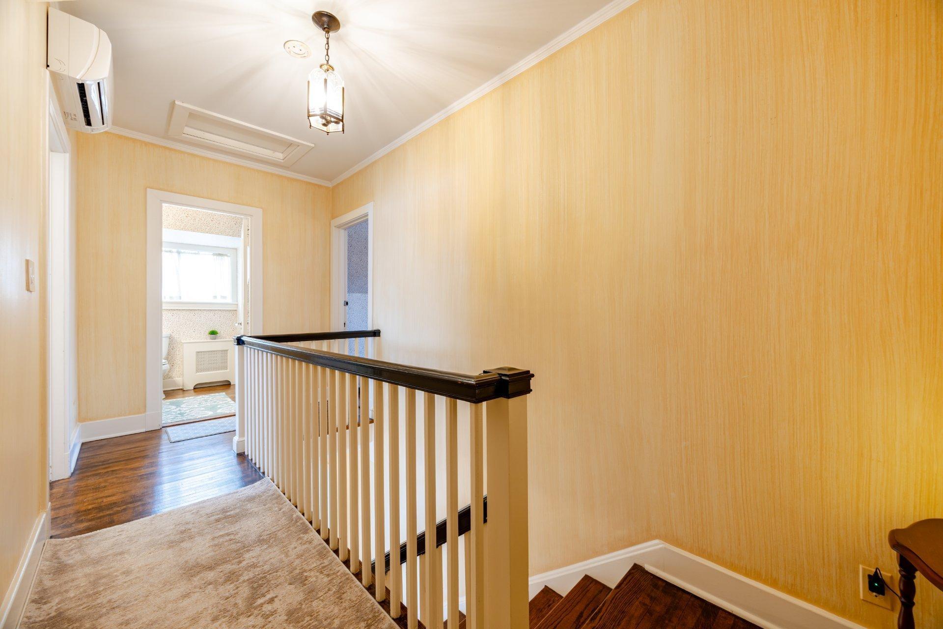 









3458


Av. Holton

,
Montréal (Ville-Marie),




QC
H3Y2G5


