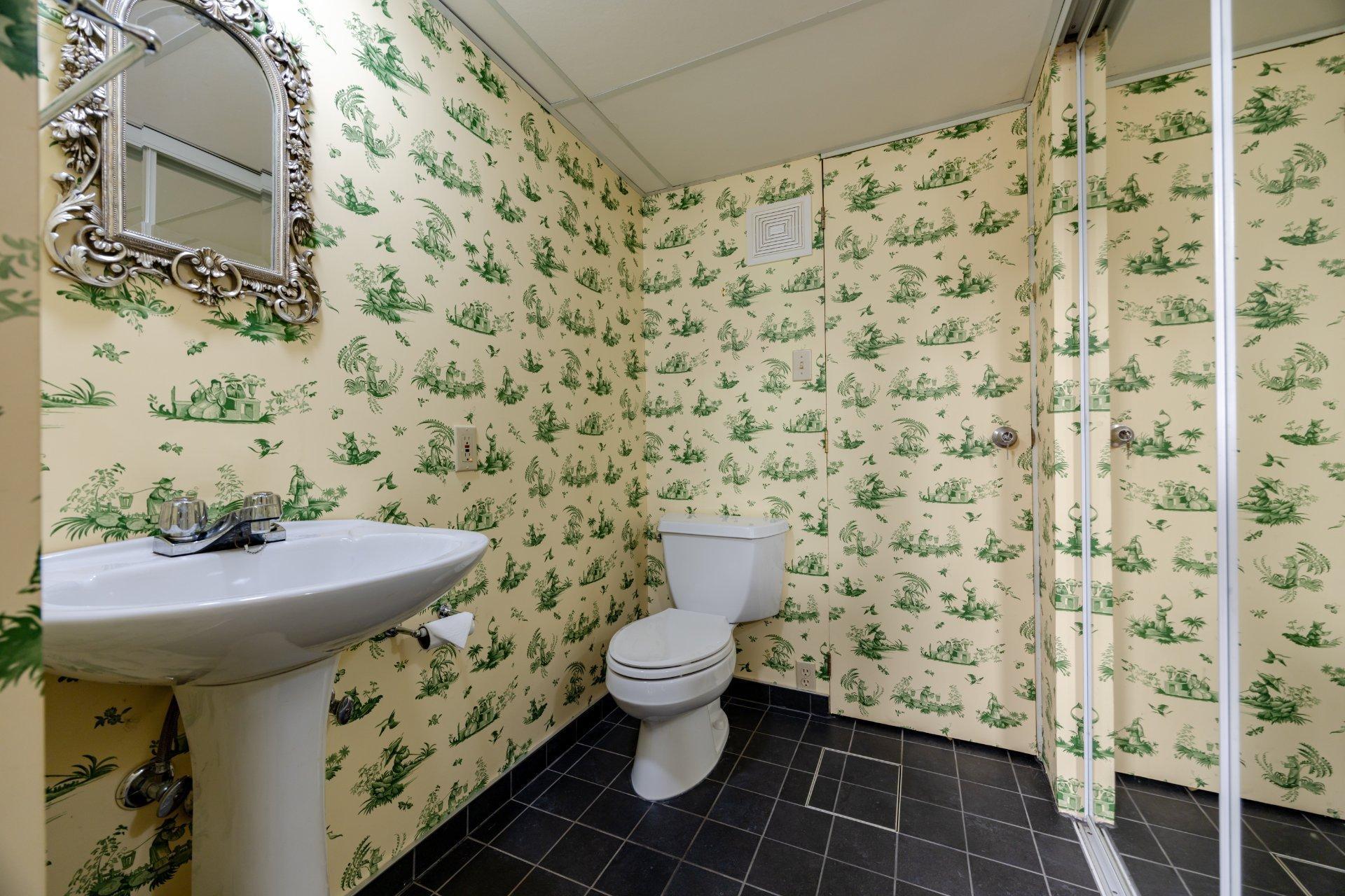 









3458


Av. Holton

,
Montréal (Ville-Marie),




QC
H3Y2G5

