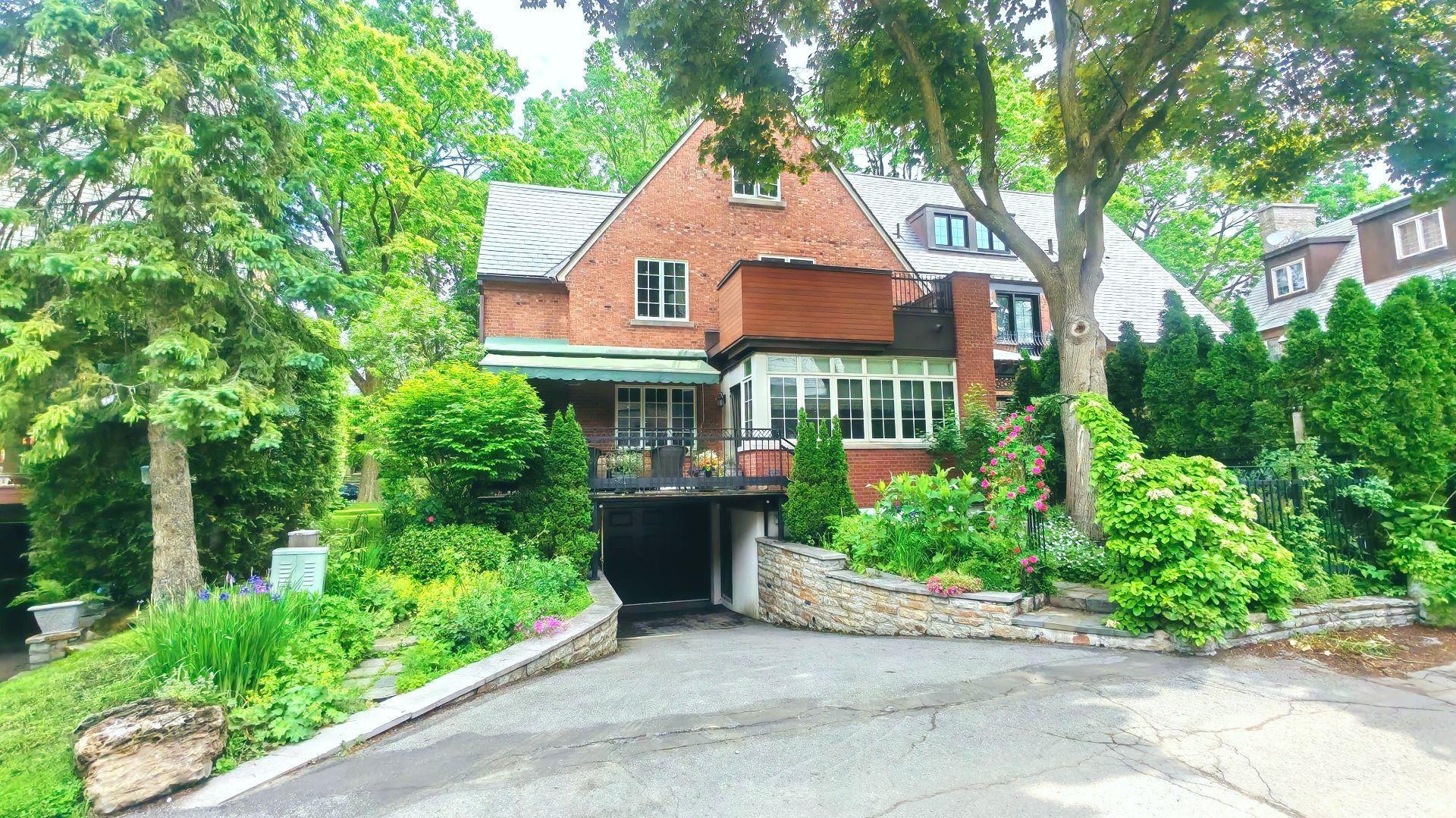 









3458


Av. Holton

,
Montréal (Ville-Marie),




QC
H3Y2G5

