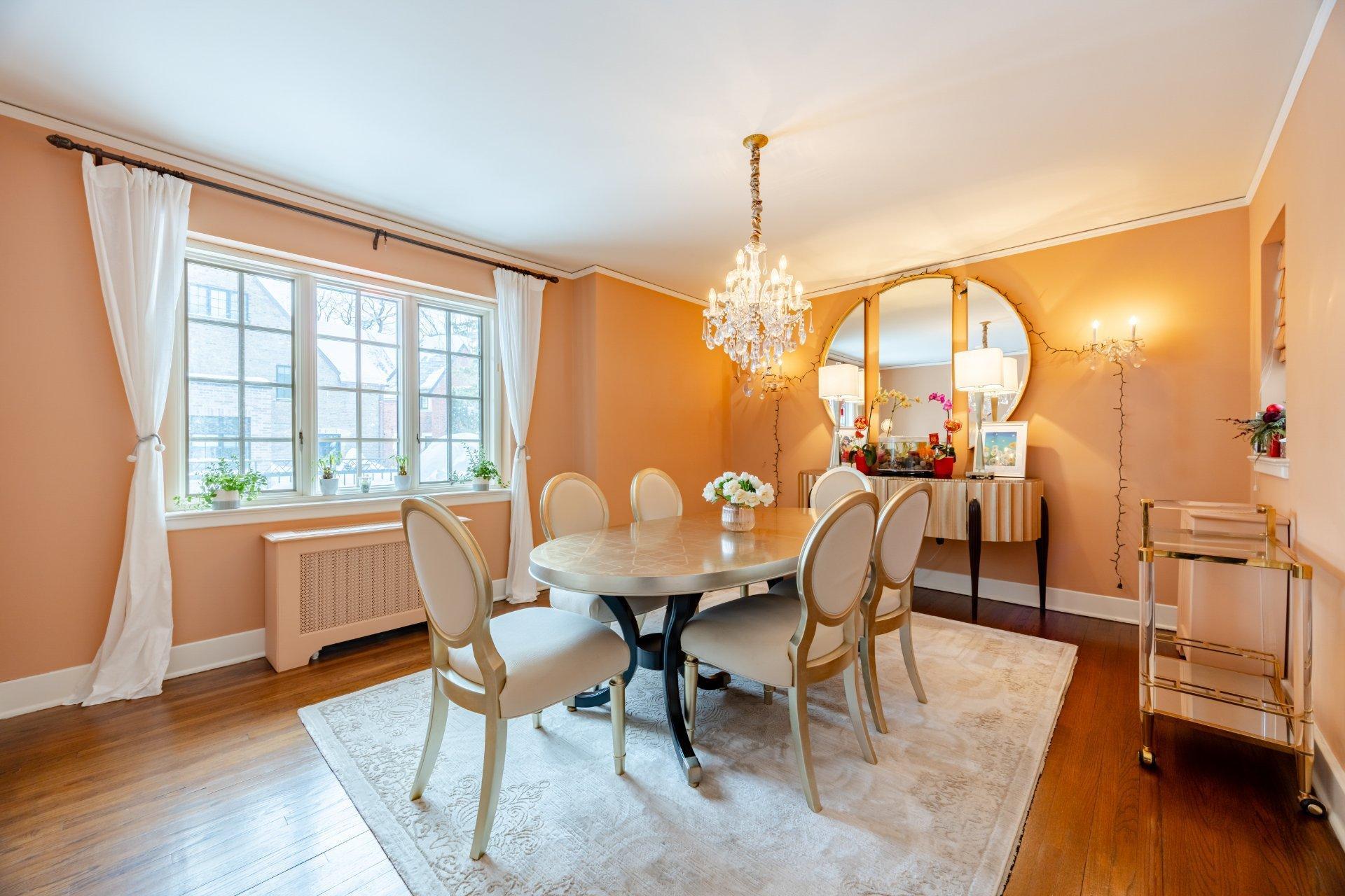 









3458


Av. Holton

,
Montréal (Ville-Marie),




QC
H3Y2G5

