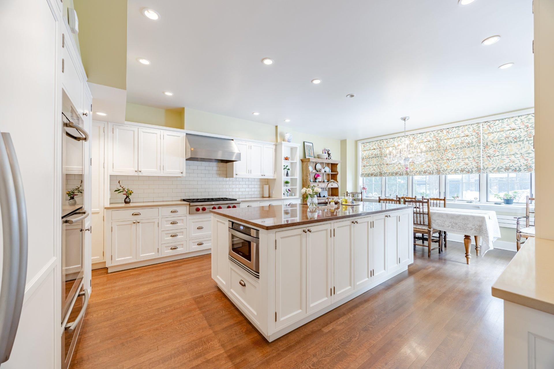









3458


Av. Holton

,
Montréal (Ville-Marie),




QC
H3Y2G5

