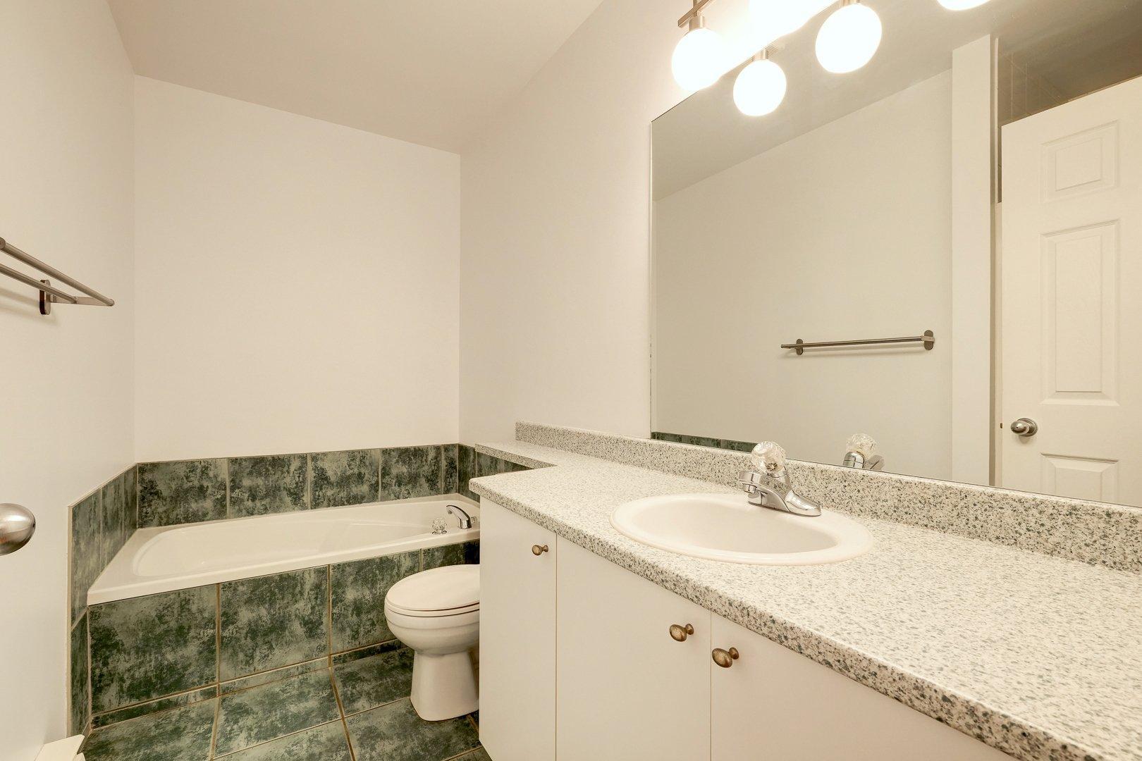 









4103


Av. De Lorimier

,
Montréal (Le Plateau-Mont-Royal),




QC
H2K3X8

