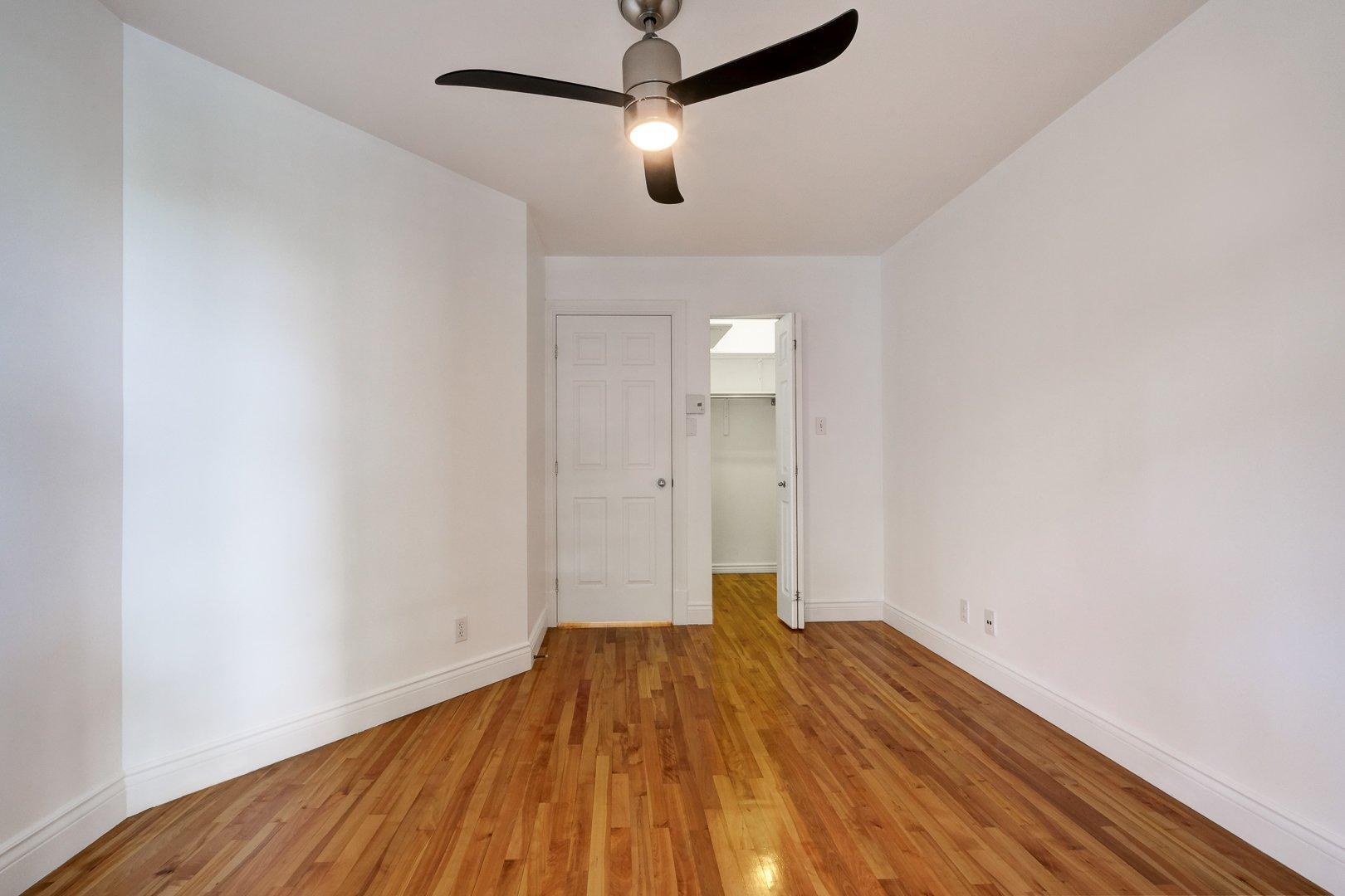 









4103


Av. De Lorimier

,
Montréal (Le Plateau-Mont-Royal),




QC
H2K3X8

