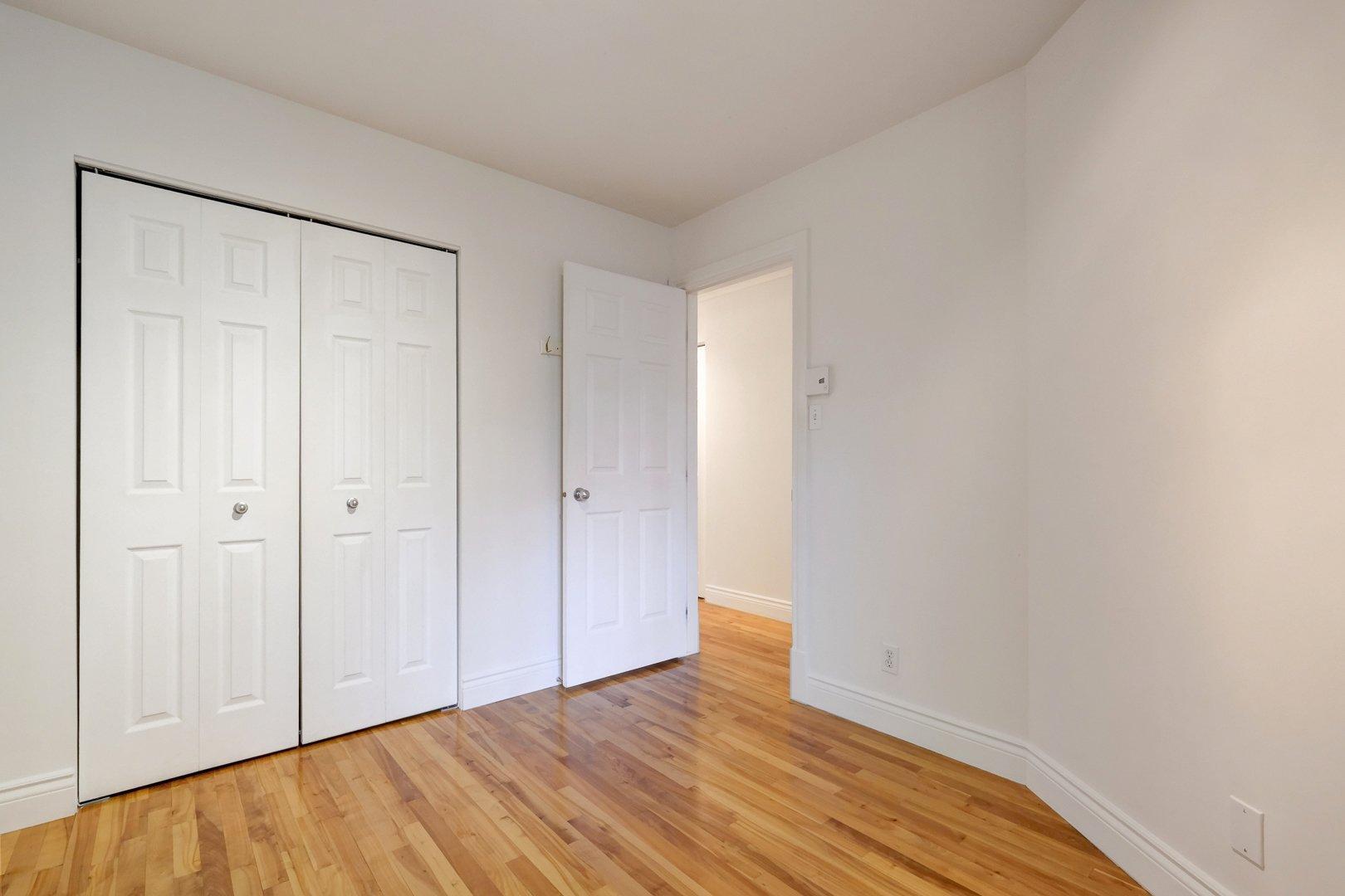 









4103


Av. De Lorimier

,
Montréal (Le Plateau-Mont-Royal),




QC
H2K3X8

