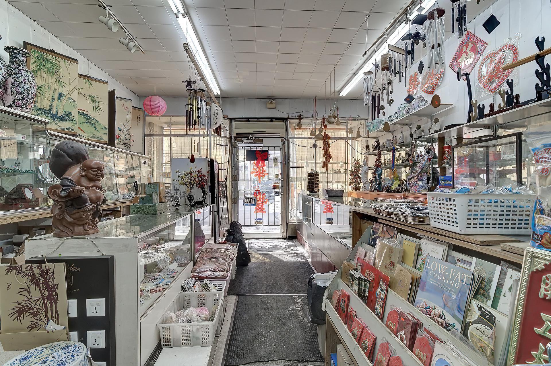 









1013


Boul. St-Laurent

,
Montréal (Ville-Marie),




QC
H2Z1J4

