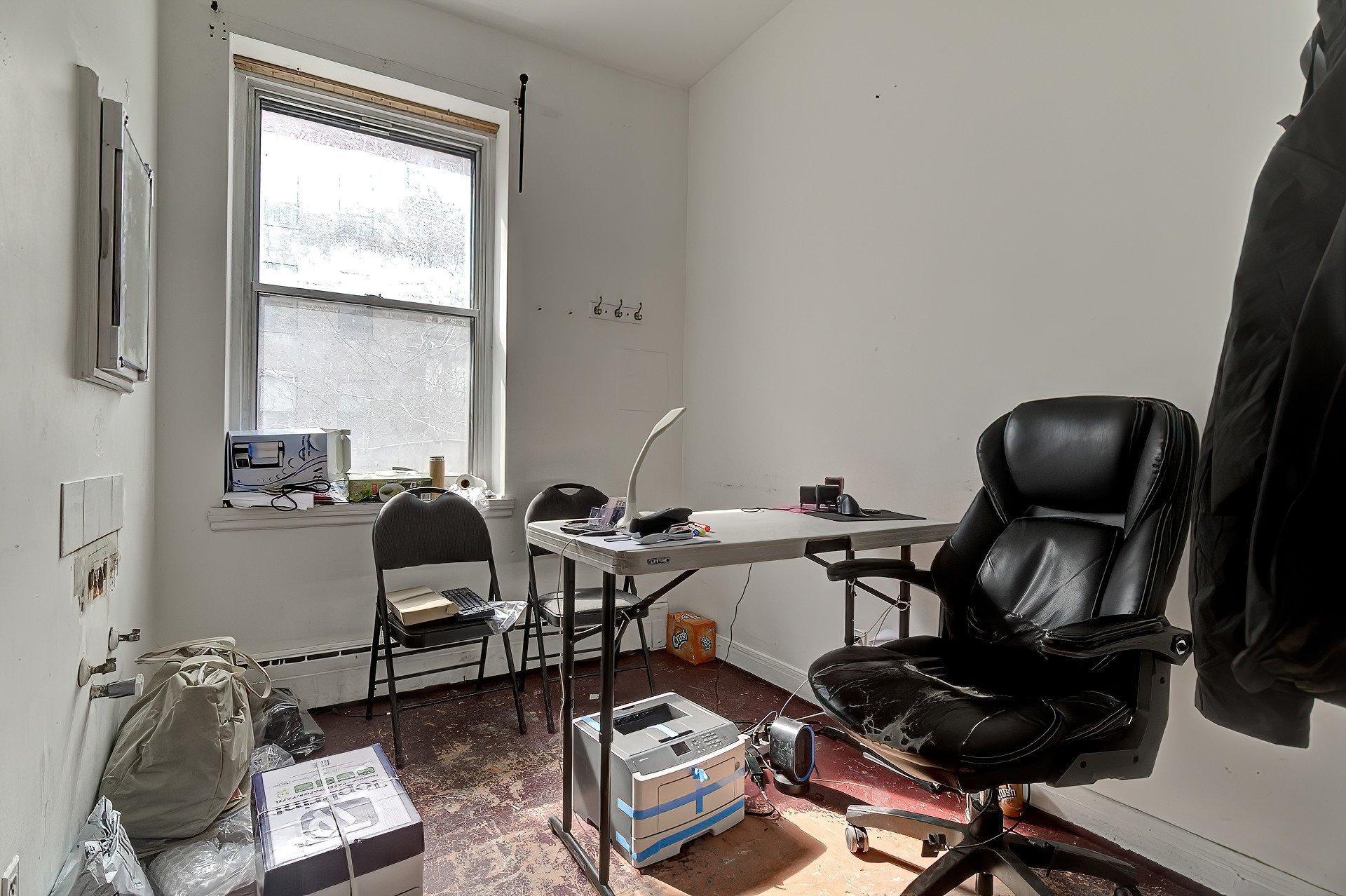 









1015


Boul. St-Laurent

,
Montréal (Ville-Marie),




QC
H2Z1J4


