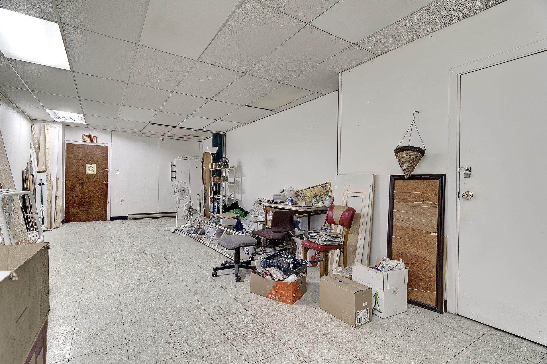 









1015


Boul. St-Laurent

,
Montréal (Ville-Marie),




QC
H2Z1J4

