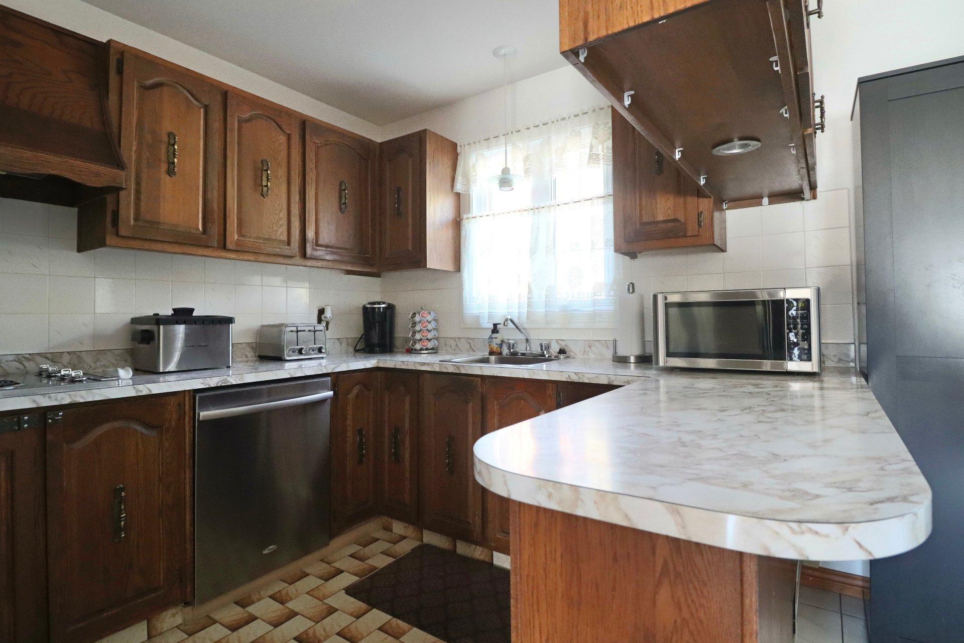 









820


17e Avenue

,
Shawinigan,




QC
G9T6C7

