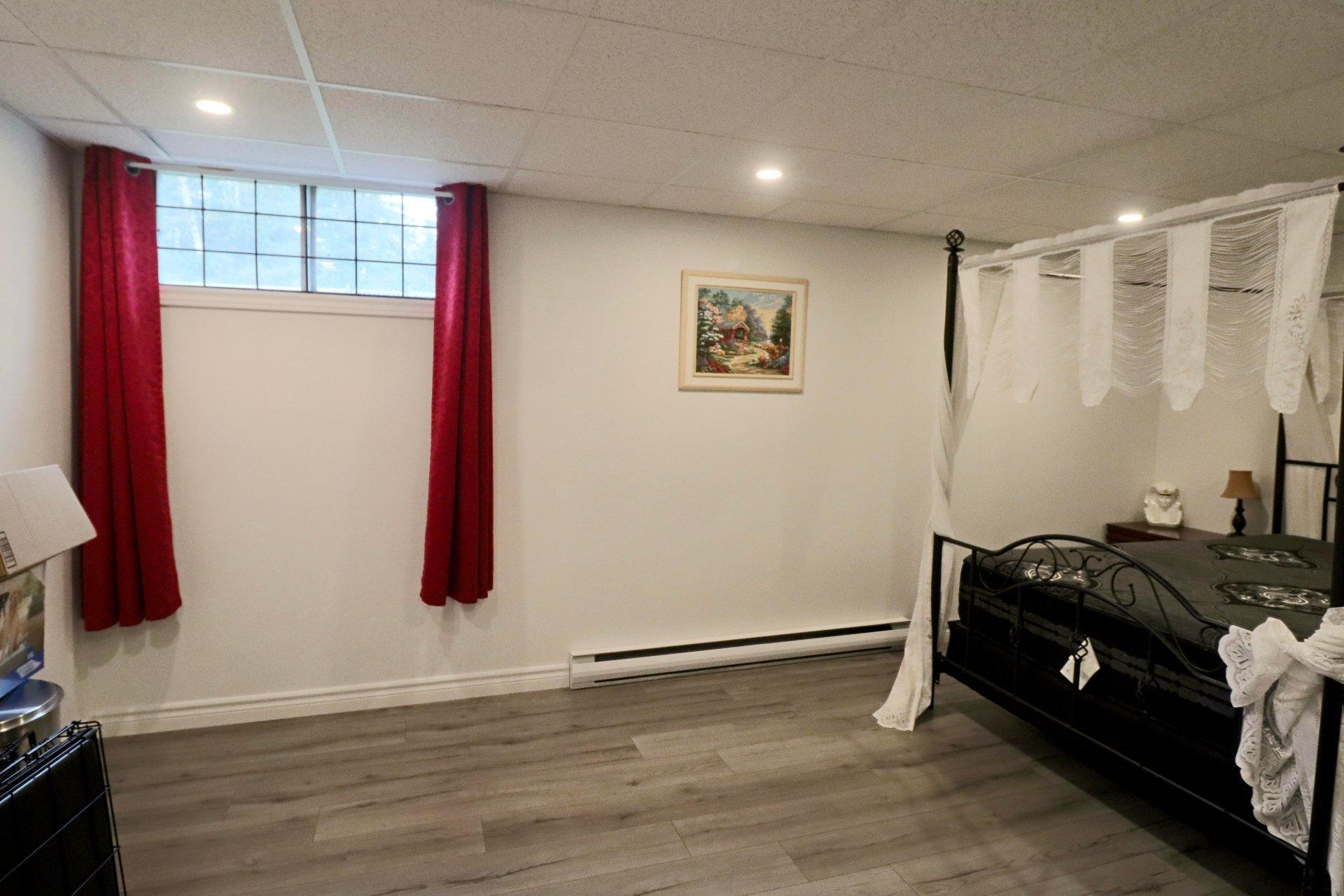 









820


17e Avenue

,
Shawinigan,




QC
G9T6C7

